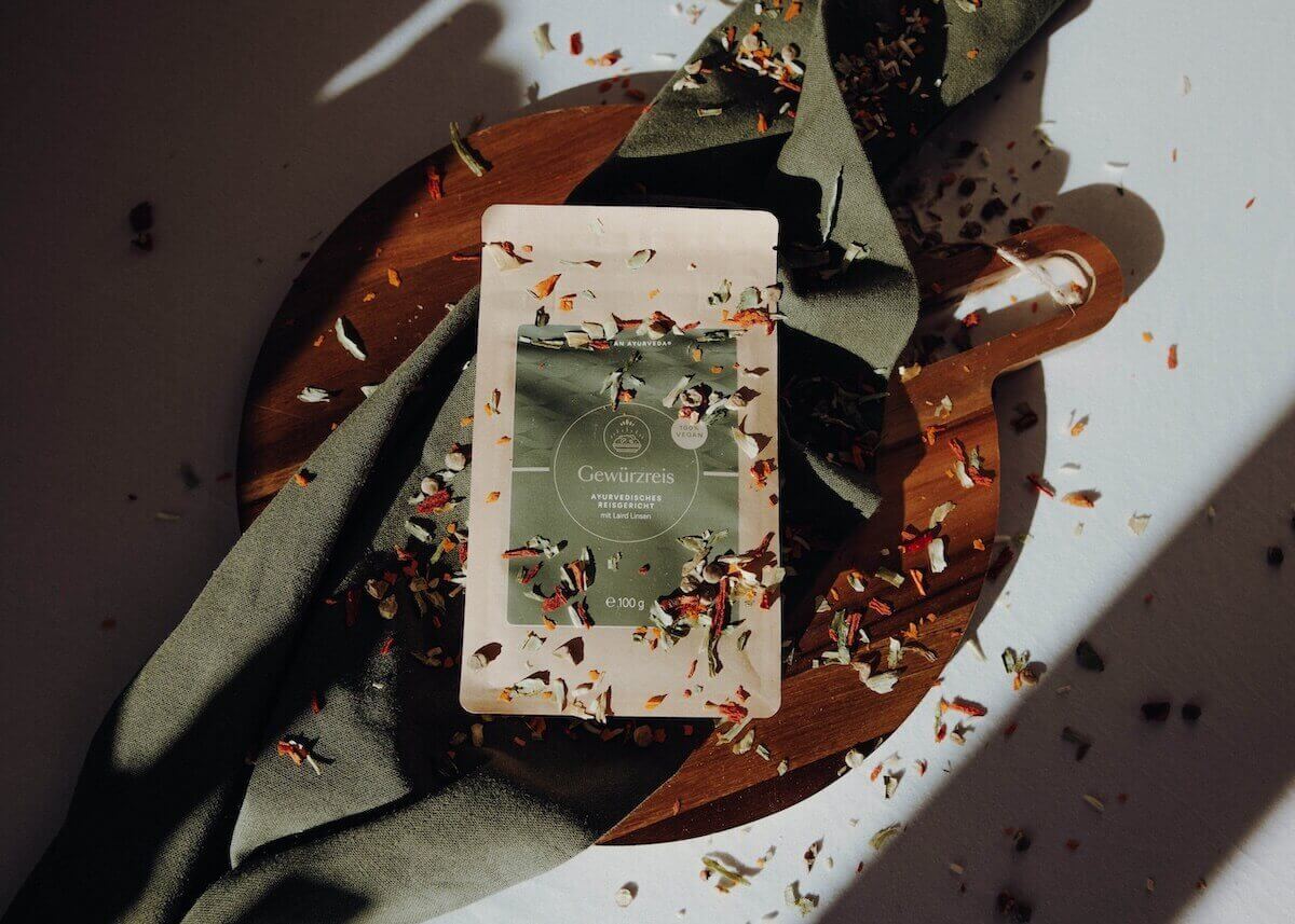 Ayurvedischer Gewürzreis mit natürlichen Gewürzen.