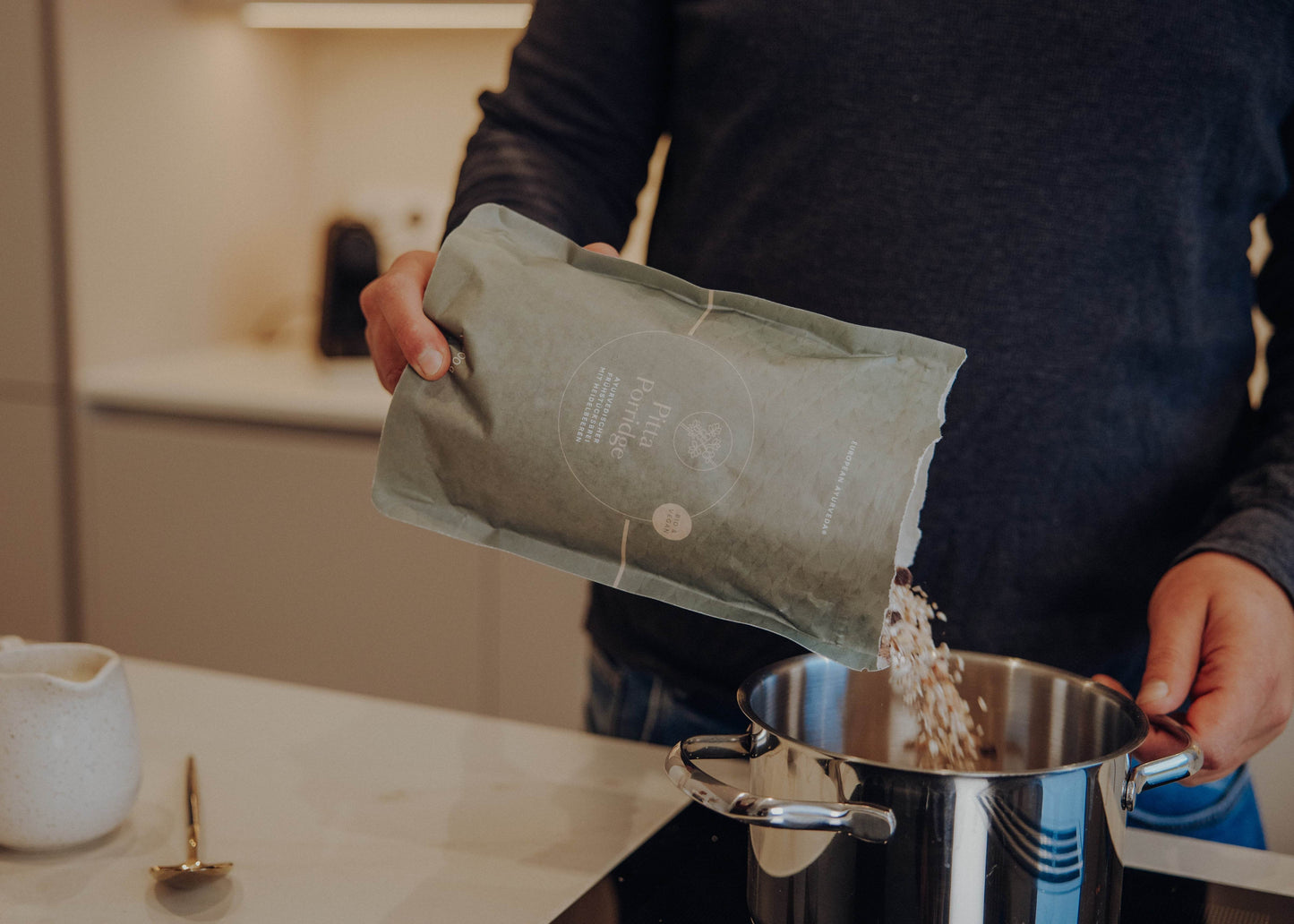 Zubereitung Pitta Porridge nach ayurvedischer Art.